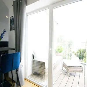 Sunny & Cozy Penthouse With Balcony L Dg4'14 Wien