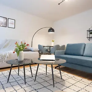 Chic 1-bed By Canal Walk To Historic Centre Appartamento