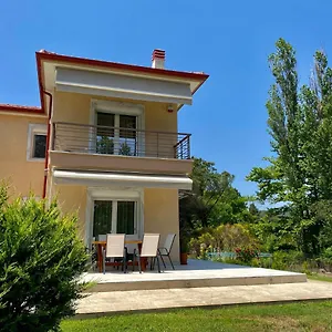 rezervați aici